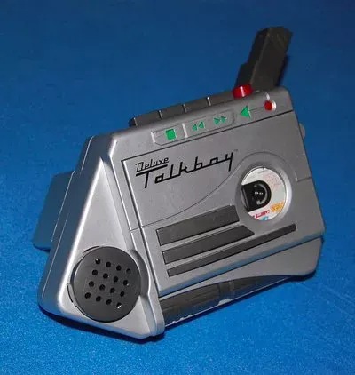 Talkboy-do-Filme-Esqueceram-demim-2.jpg.webp