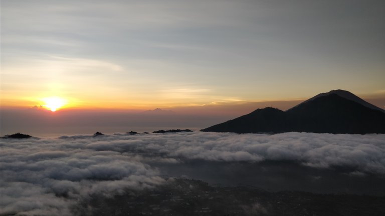 not so dark sunrise agung.jpg