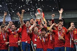 300px-Spain_national_football_team_Euro_2012_trophy_02.jpg