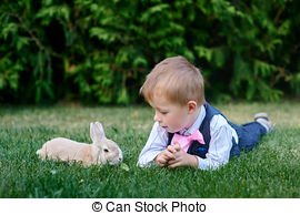 el niño y el conejo.jpg