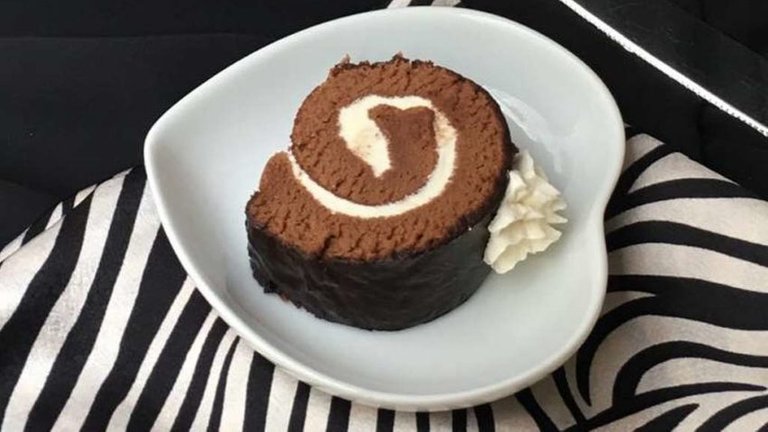 Chocolate-swiss-roll-848x477.jpg