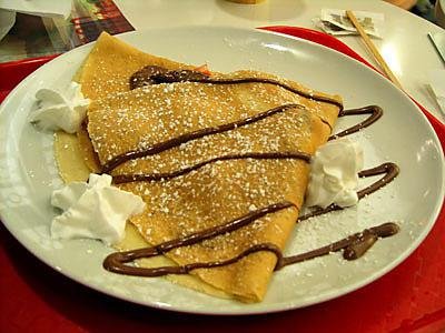 crepe-sucree-au-chocolat-et-chantille.jpg