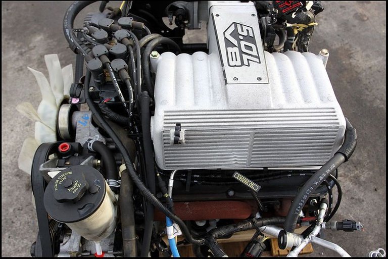 105109196_99-ford-explorer-gt40-50-engine-mustang-heads-intake-.jpg