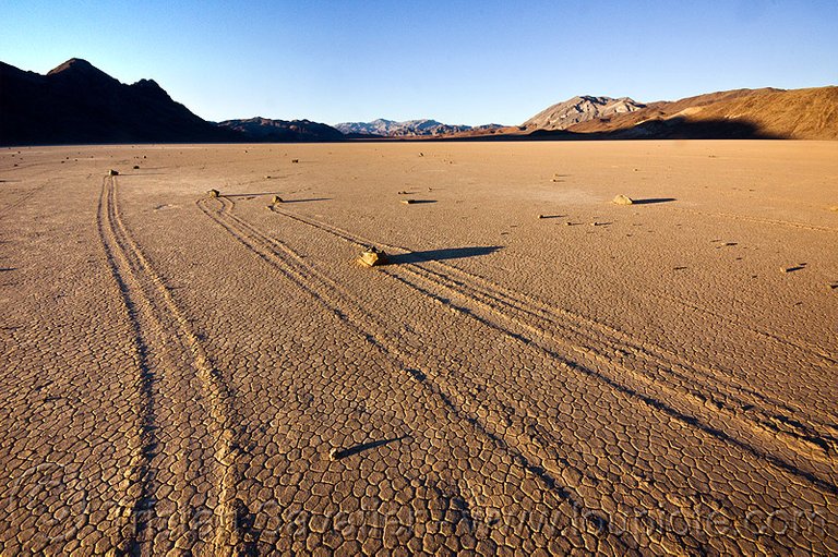 6937781691-racetrack-death-valley.jpg