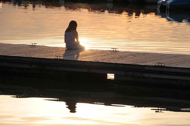 boat-dock-2745174_1920.jpg