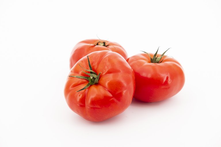 tomatoes-3480652_1920.jpg