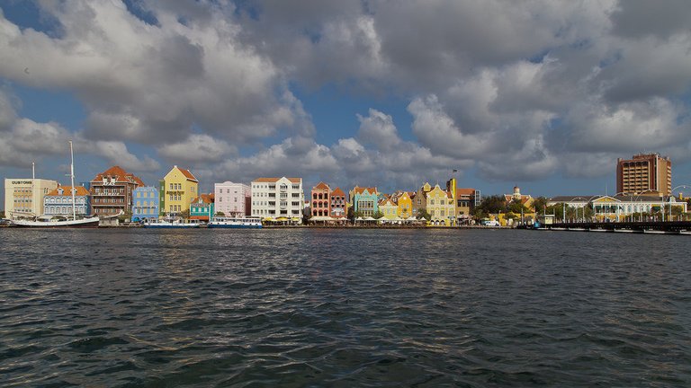 9312236009-curacaowillemstad (FILEminimizer).jpg