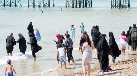 Wanita-Boleh-Pakai-Bikini-di-Arab-Saudi.jpg