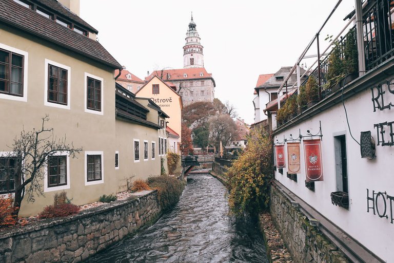 Cesky-krumlov-Czech-Republic-Thepictureguide-DanaeMonaco-7-5bea54a0d019a__880.jpg