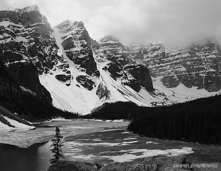 moraine-lake-bw.jpg