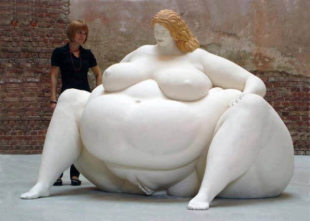 30 Of The World's Most Incredible Sculptures That Took Our Breath Away - Fat Lady Statue in San Jos_, Costa Rica.jpg