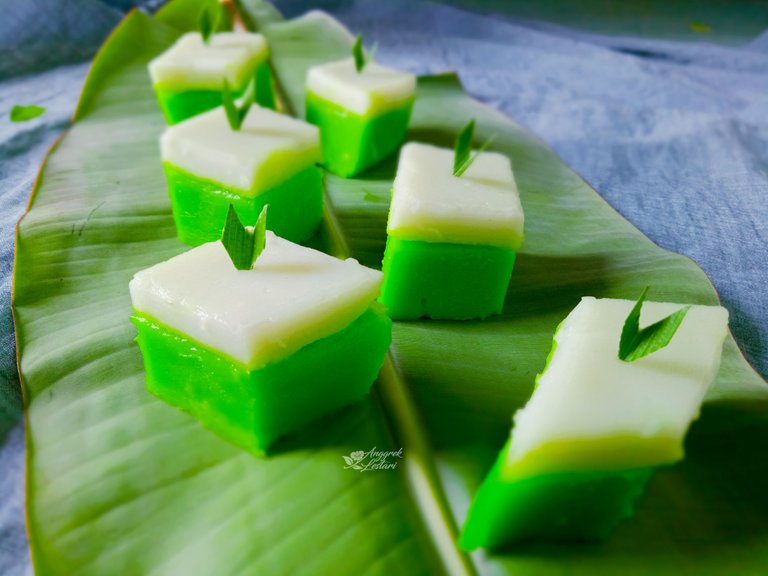 Pandan Tray Cake4.jpg