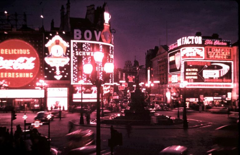 Piccadilly Circus.jpg