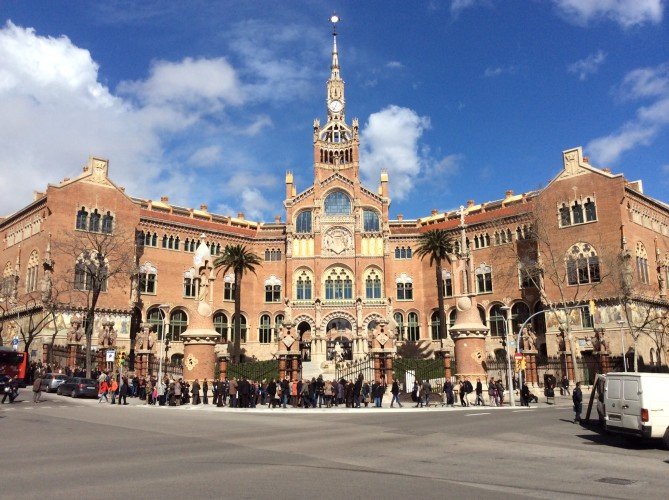 Barcelona-Hospital-Sant-Pau-entrance-669x500.jpeg