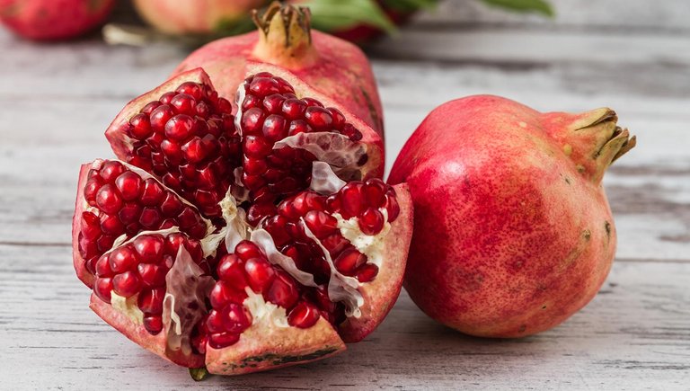 Aphrodisiac-Foods-To-Enhance-Your-Romance-Pomegranate.jpg