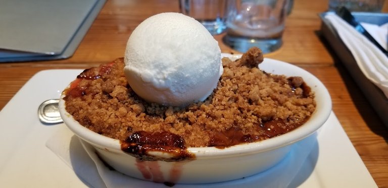 rhubarb crisp.jpg