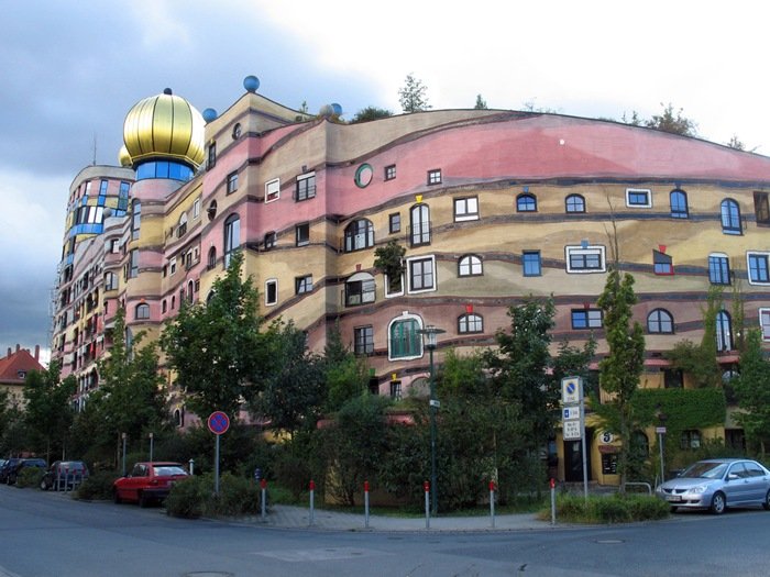 32-33-Worlds-Top-Strangest-Buildings-forest-spiral.jpg