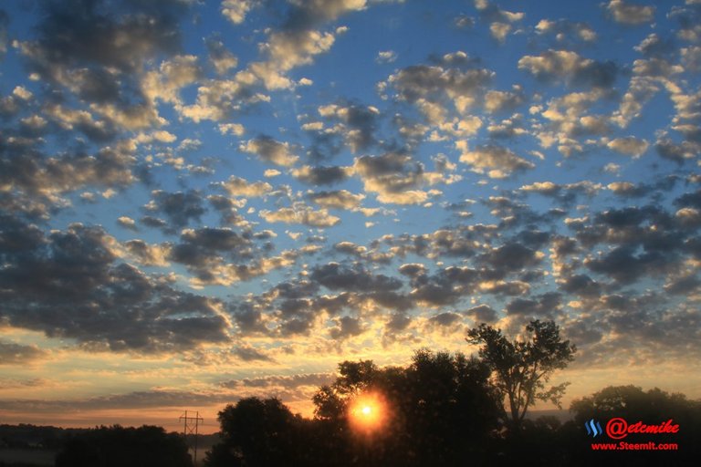 sunrise dawn morning clouds skyscape landscape SR0147.JPG