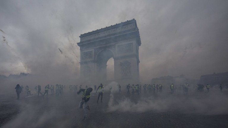 france protests.jpg_14990949_ver1.0_1280_720.jpg