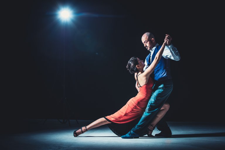 woman-and-man-dancing-under-light-2188012.jpg