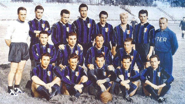 Football_Club_Internazionale_1952-53.jpg