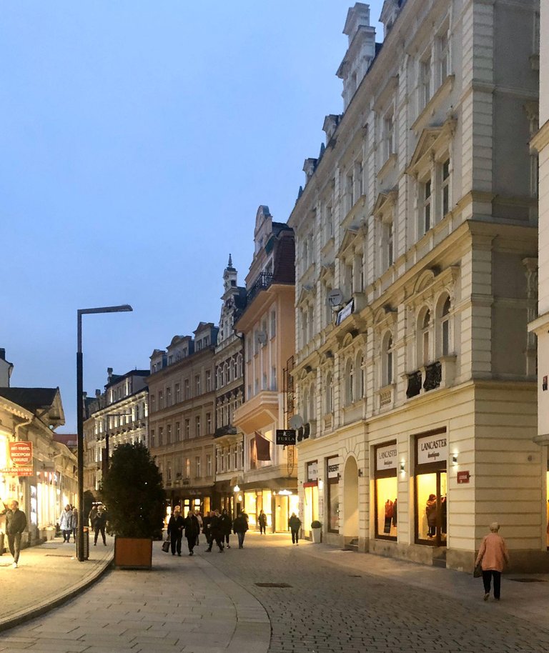 Einkaufsstraße.jpg