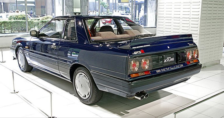 800px-Nissan_Skyline 7ma gen 2.jpg