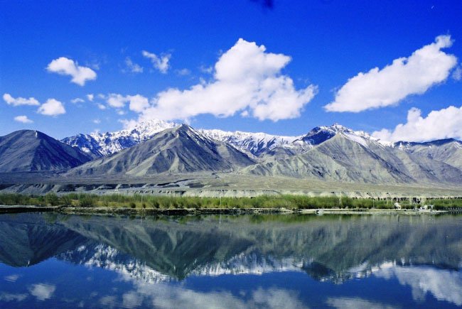 ladakh-tourist-best-place-to-visit-in-kashmir.jpg