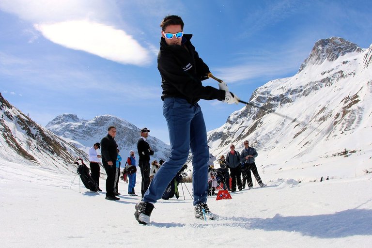 Golf in Snow.jpg