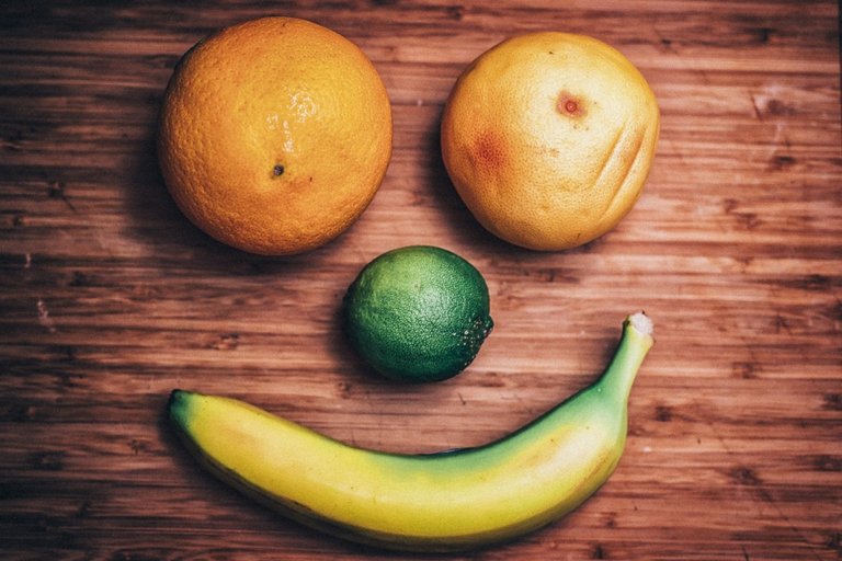 fruit_smiley_face_food_banana_oranges_avocado_diet_healthy-684569.jpg!d.jpeg