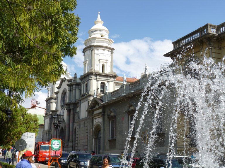 F EN LA PLAZA DE MERIDA.JPG