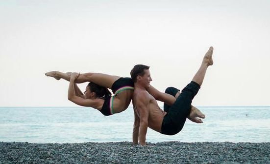 0e26b6e467b6c12f618b61ecc3810b54--partneryoga-couple-yoga.jpg