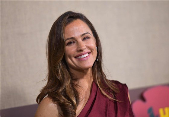 jennifer-garner-today-inline-002-181108_ad4cb322b0ea72d4d188b2b13ca22e13.fit-560w.jpg