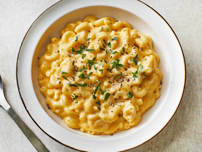 238691-Simple-Macaroni-And-Cheese-mfs_008-4x3-6ed91ba87a1344558aacc0f9ef0f4b41.jpg