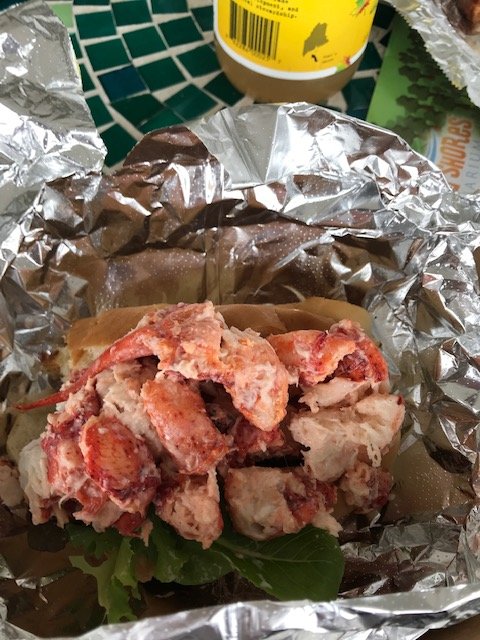 LOBSTER ROLL NH.JPG