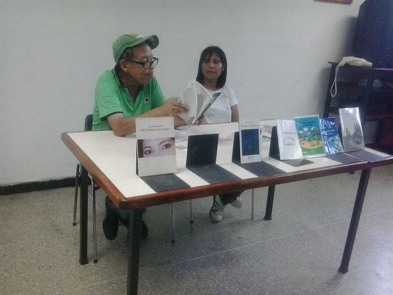 Presentacion de libros.jpg