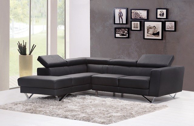 sofa-184551_640.jpg