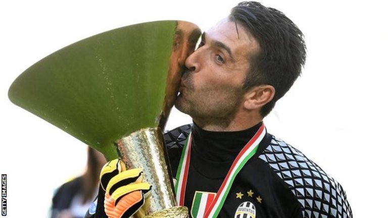 _101603766_buffon1-2.jpg