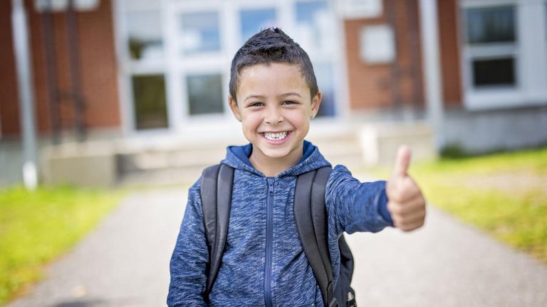 nino-sonriendo-pulgar-arriba.jpg