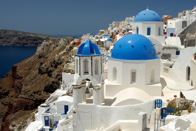 santorini-766679_1280.jpg