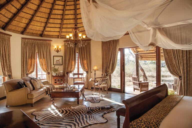 three-of-the-best-family-friendly-safari-lodges-in-timbavati-kings-camp-room.jpg