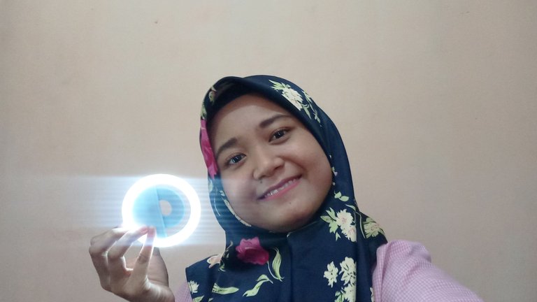 Selfie Light.jpg