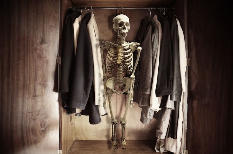 191-skeleton-in-the-closet.jpg