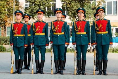 86019922-moscow-russia-september-02-2017-day-of-the-russian-guard-the-honor-guard-of-the-154-preobrazhensky-r.jpg