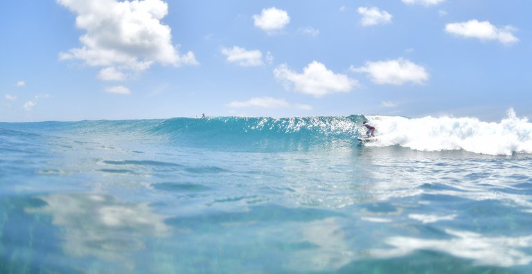 Maldives surf 01.jpg