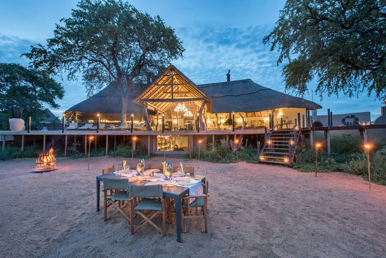 three-of-the-best-family-friendly-safari-lodges-in-timbavati-kambaku-boma-dining.jpg