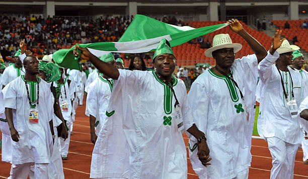 nigerias-athletes-hold-the-nigerian-flag-during-the-opening-of-10th-picture-id123487835.jpeg