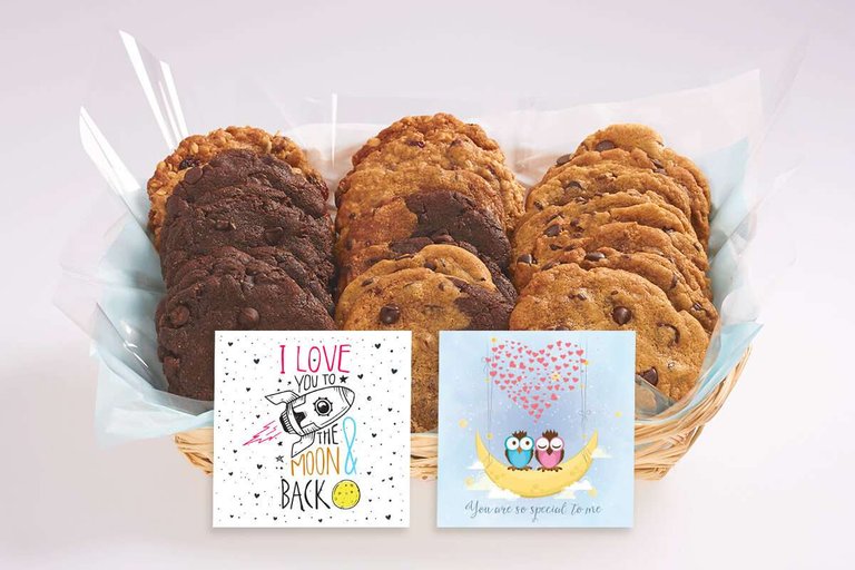 iloveyoutothemooncookiebasket.jpg