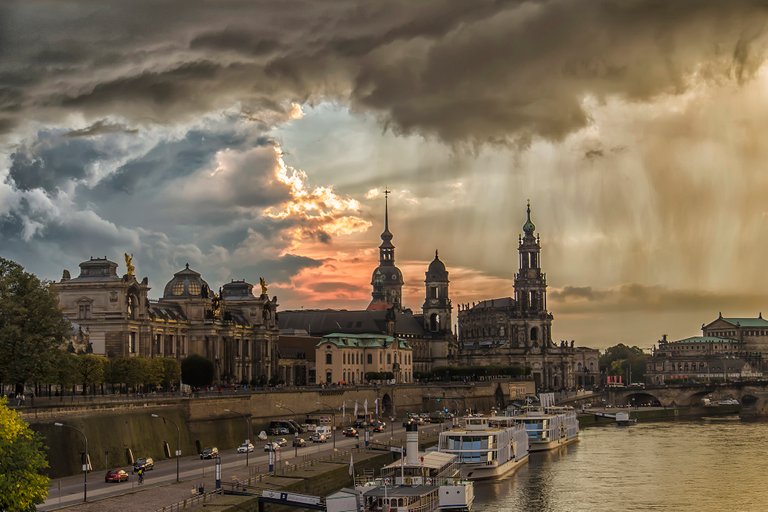 dresden_stormFront12.12.15_1920x1280_300dpi.jpg