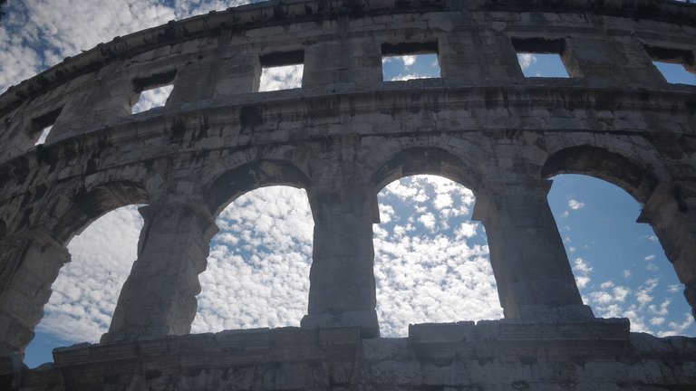 pula colosseum.jpg